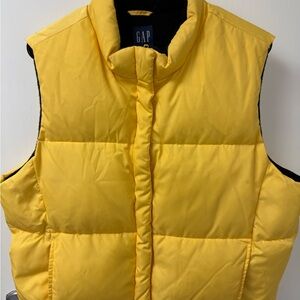 Women’s GAP puffer vest thick. Size XL Excellent condition yellow